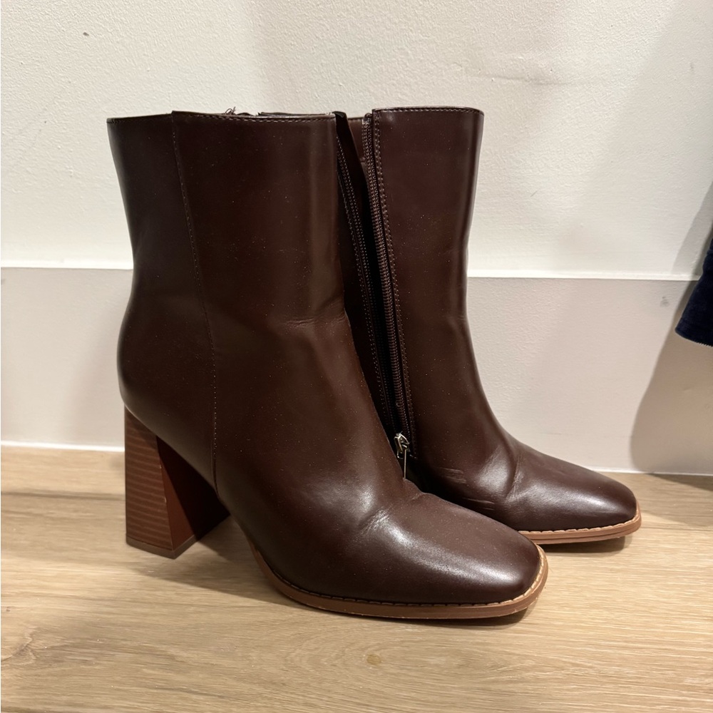 Brown Block Heel Ankle Boots Classic Fall Booties Size 8